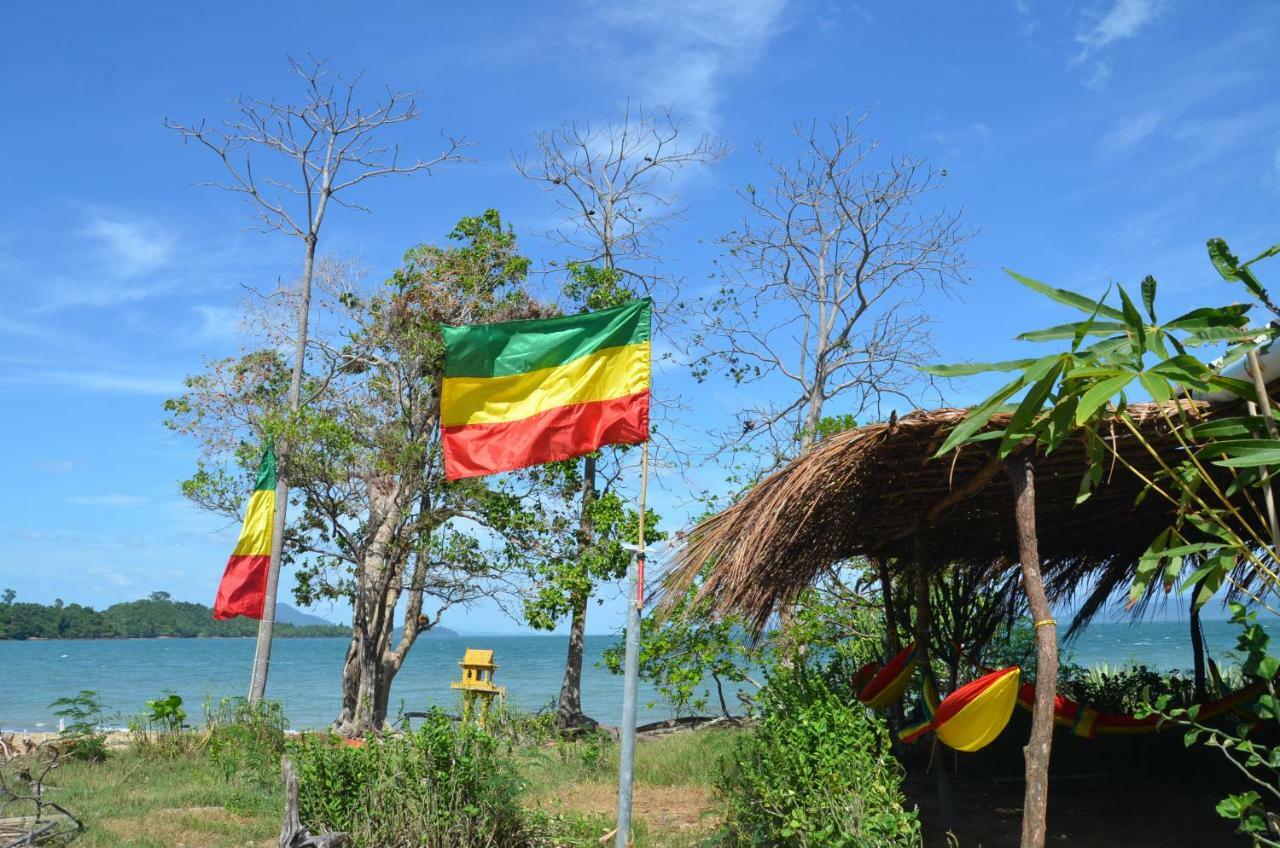 Reggae Island Private Island Hotel Koh Phayam Exterior photo