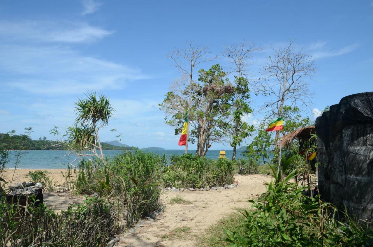 Reggae Island Private Island Hotel Koh Phayam Exterior photo