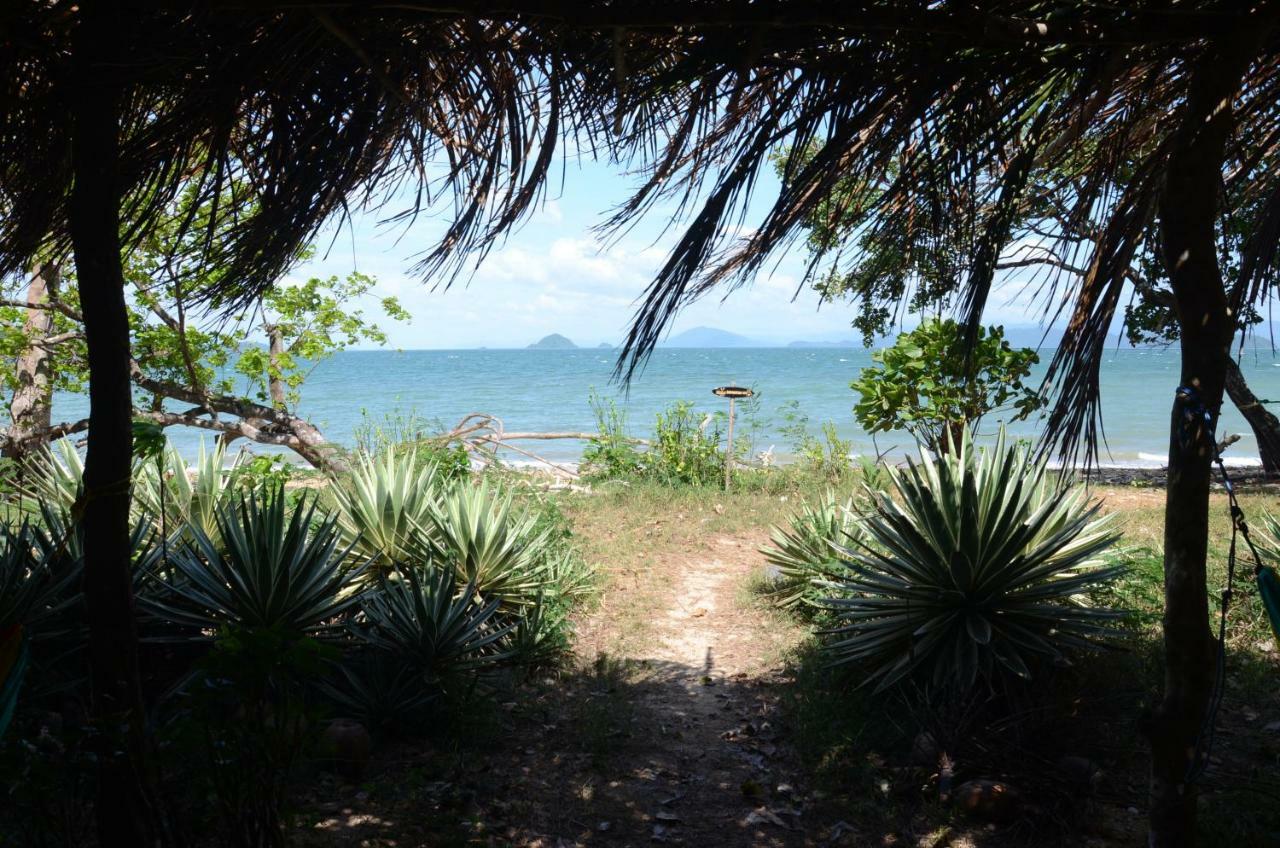 Reggae Island Private Island Hotel Koh Phayam Exterior photo
