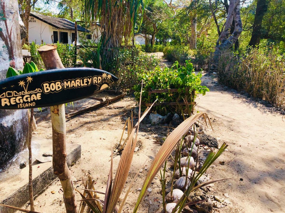 Reggae Island Private Island Hotel Koh Phayam Exterior photo