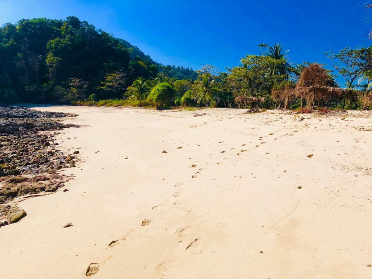 Reggae Island Private Island Hotel Koh Phayam Exterior photo