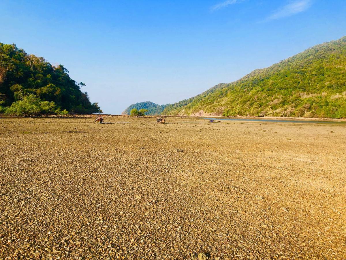 Reggae Island Private Island Hotel Koh Phayam Exterior photo