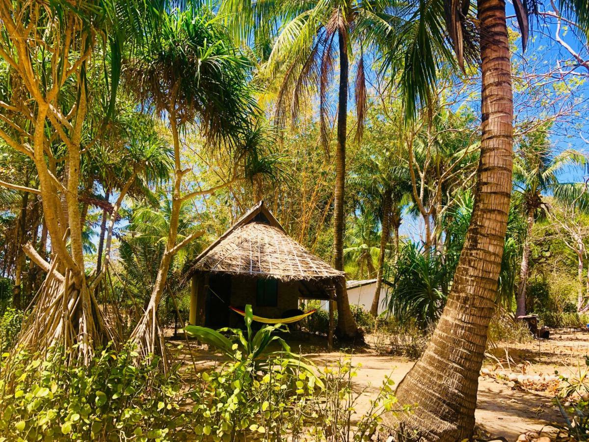 Reggae Island Private Island Hotel Koh Phayam Exterior photo