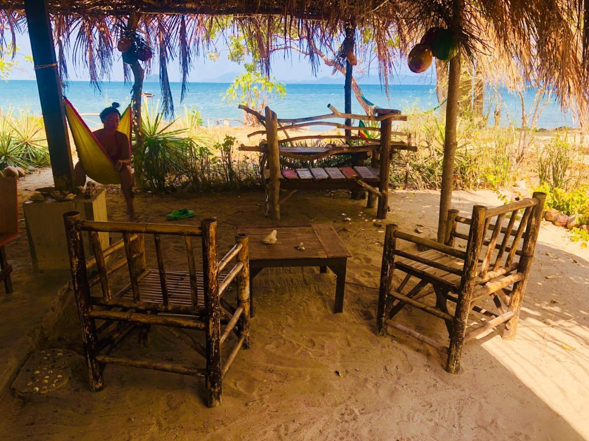 Reggae Island Private Island Hotel Koh Phayam Exterior photo