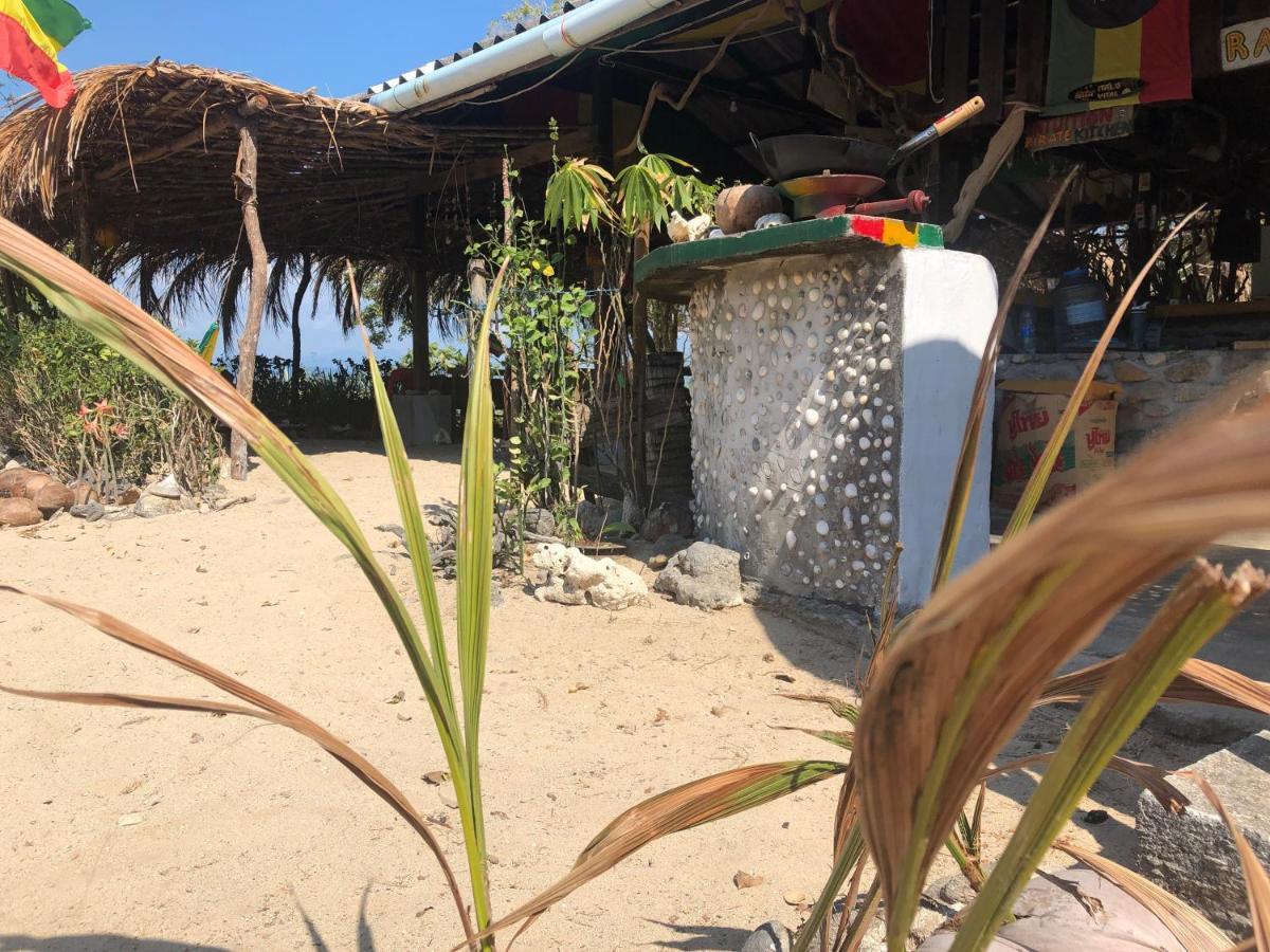 Reggae Island Private Island Hotel Koh Phayam Exterior photo