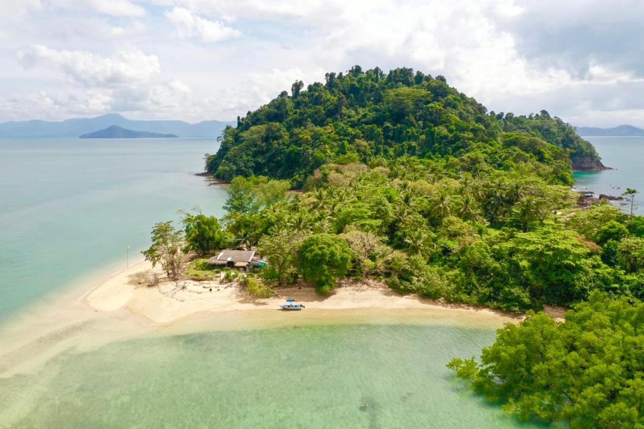 Reggae Island Private Island Hotel Koh Phayam Exterior photo
